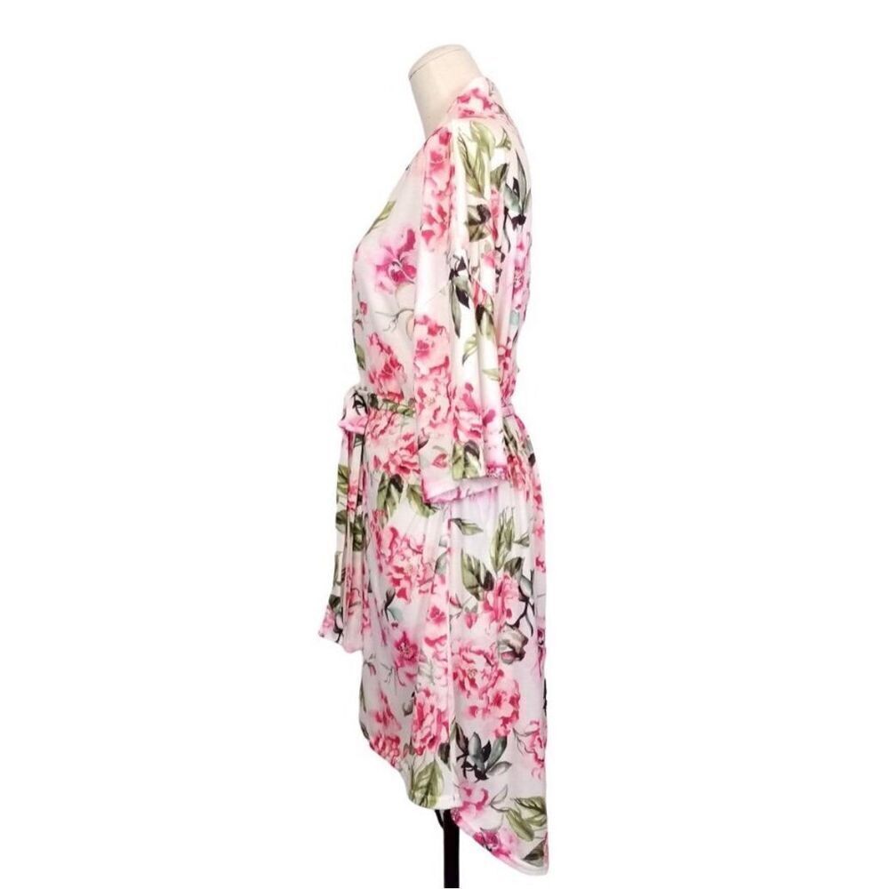 ✨Show Me Your MuMu Rose Print Robe O/S✨ - Picture 8 of 9